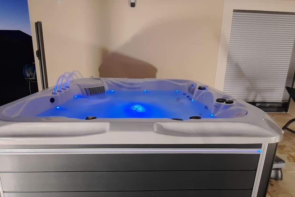 Villa Drome Jacuzzi La Maison D'A Cote Chatuzange-le-Goubet Ngoại thất bức ảnh